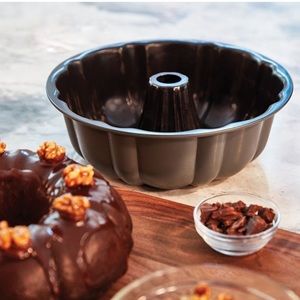 Calphalon Bundt Pan